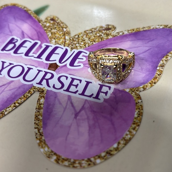 Luxurious 18k Gold Plating ring
Sparkling Diamondeau® - Simulated Diamond - Picture 5 of 6